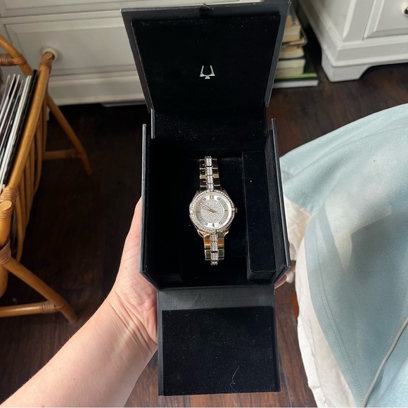 bulova women’s gold wrist watch - Picture 5 of 5